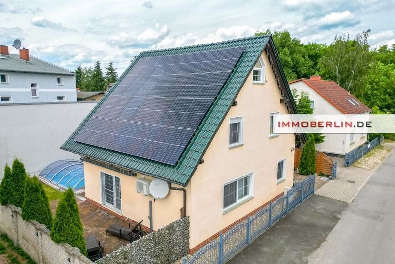 IMMOBERLIN.DE - Energieeffizientes Einfamilienhaus mit PV-Anlage, Wärmepumpe & Sonnenterrasse